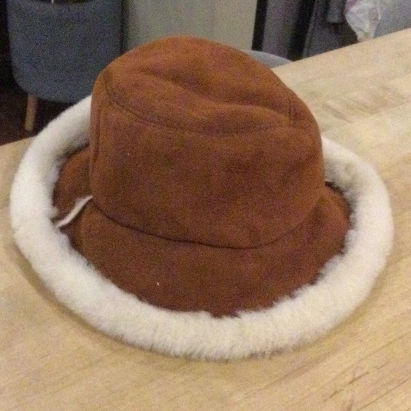 Real sheepskin bucket hat - Picture 1 of 4